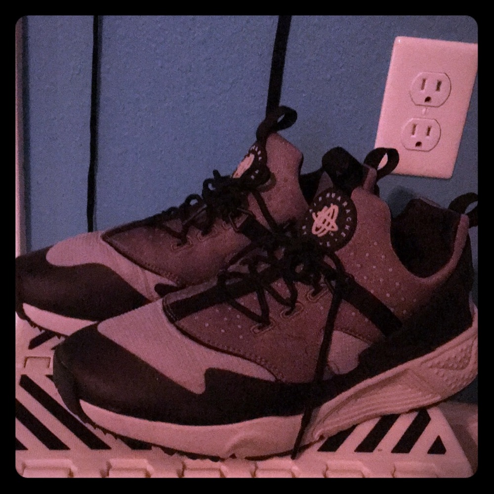 Men’s huaraches!